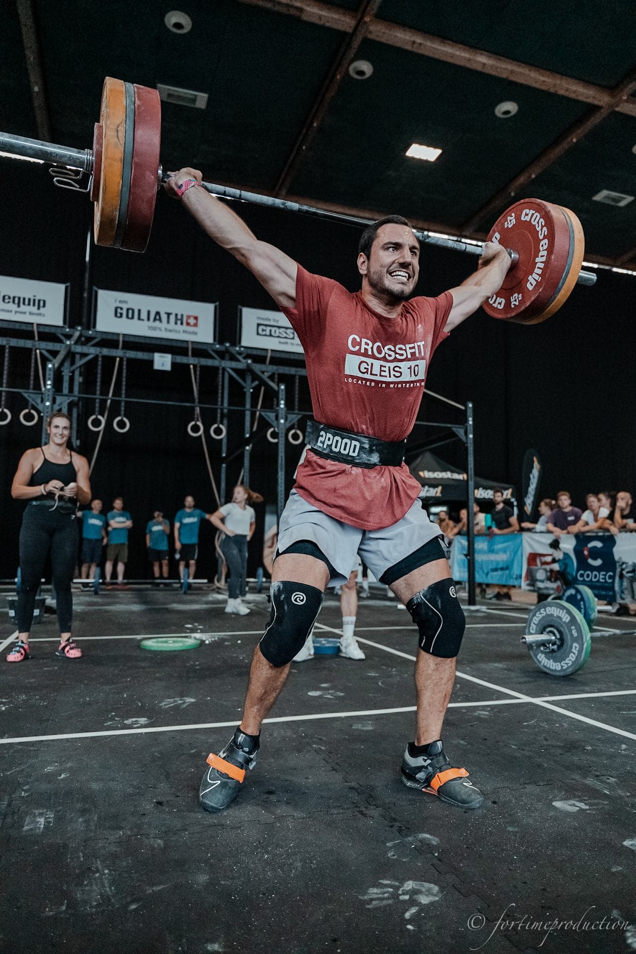 Roman Mathys im Snatch bei einem Wettkampf im CrossFit Gleis 10